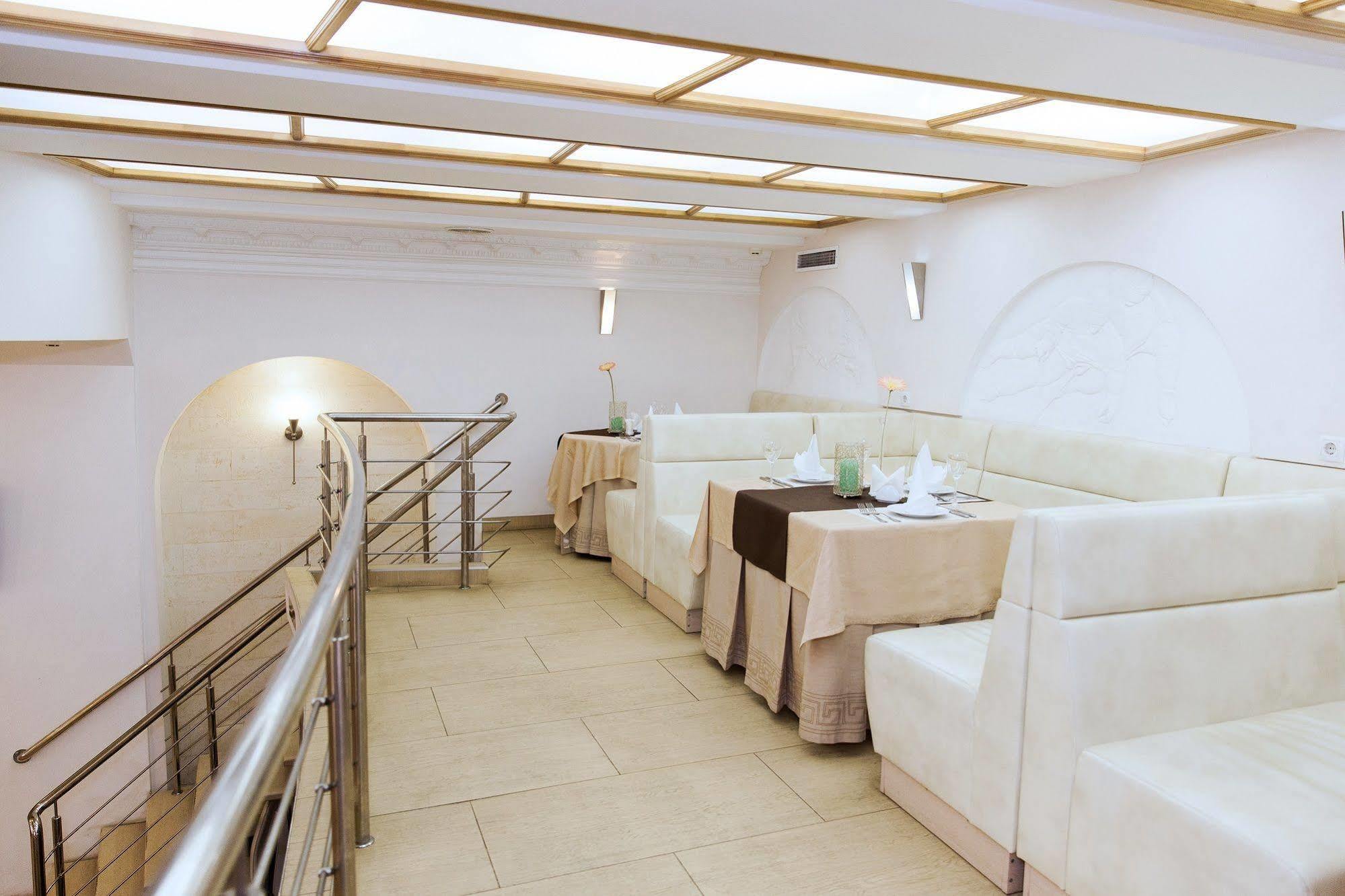U Fontana Hotel Minsk Eksteriør bilde