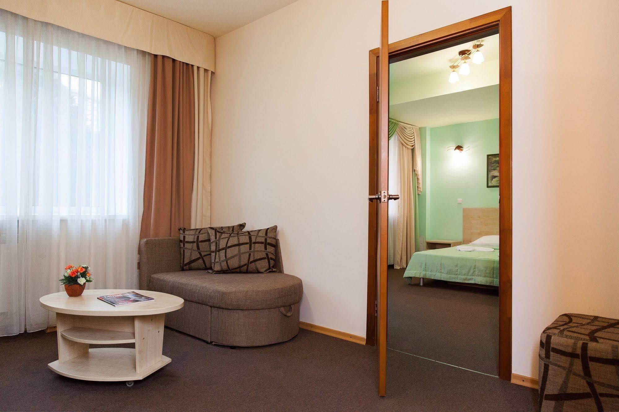 U Fontana Hotel Minsk Eksteriør bilde