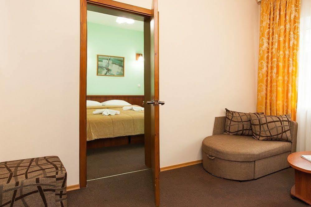 U Fontana Hotel Minsk Eksteriør bilde